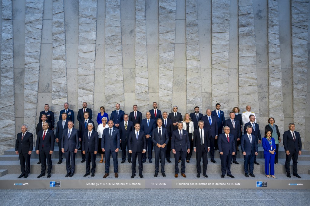 NATO kaitseministrite kohtumise ühisfoto