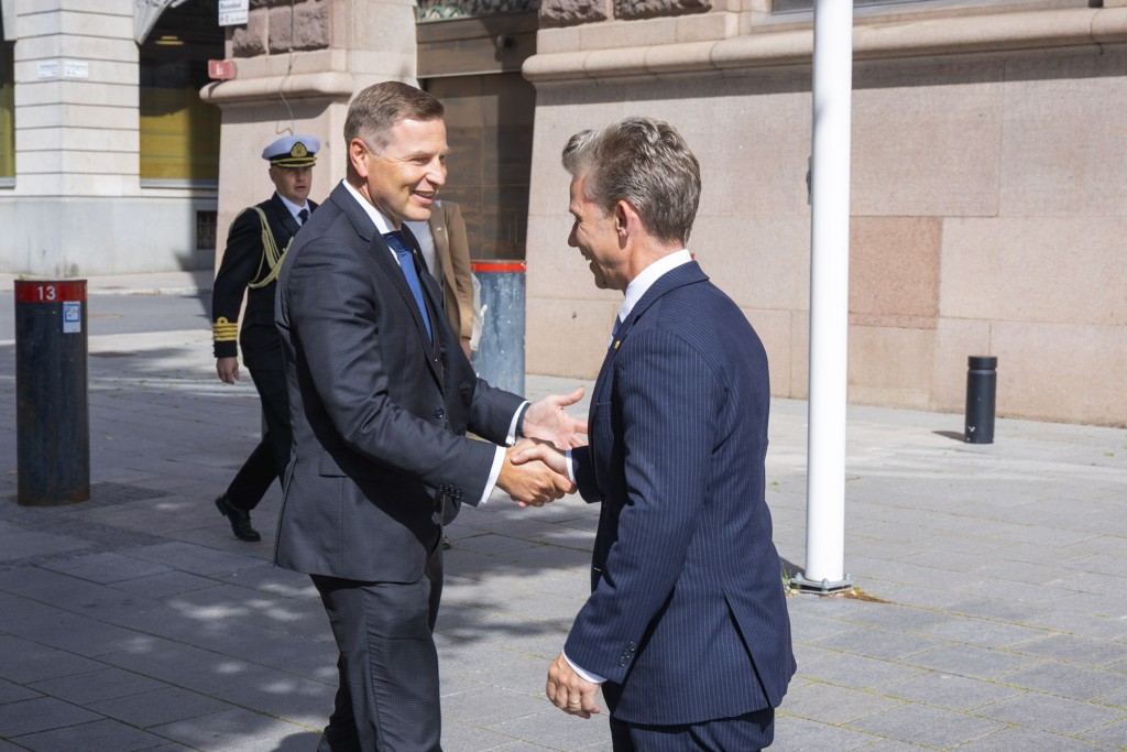 Eesti kaitseminister Hanno Pevkur ja Rootsi kaitseminister Pål Jonson Stockholmis. Foto: Rootsi kaitseministeerium
