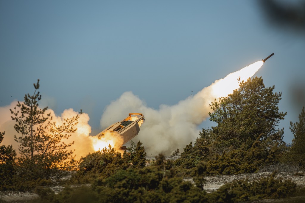 himars_laskmised_saaremaal_2022_foto_valmar_voolaid.jpg